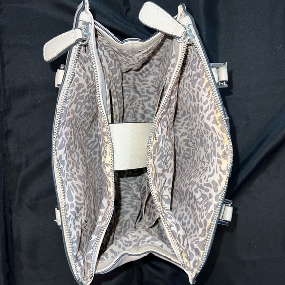 Guess Los Angeles White Faux Leather Purse Crossbody Tote - Picture 9 of 9